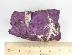 Пурпурит с белыми прожилками, коллекционный образец, Намибия (52*30*30 мм, 86 г) №37559