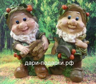 Гном с ягодами на шляпе и косой 37*20*17см   2,7кг   полистоун Россия  2427/09403-3*