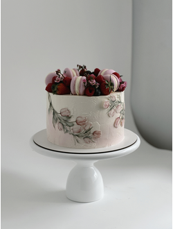 Торт с цветами и макаронс