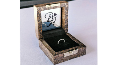 5052 Индивидуальный футляр из карельской берёзы.