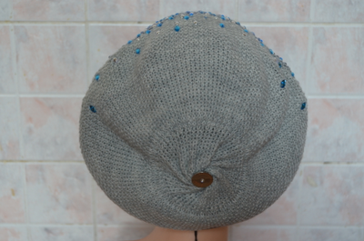 берет с украшениями