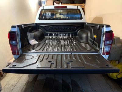 Вкладыш в кузов Aeroklas с нахлёстом на борта для Isuzu D-max 2012-2020 г.в. + 4 металлические петли