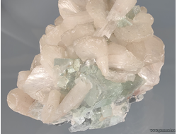 Гейландит, апофиллит. Индия. 70*53*40мм