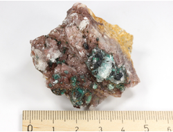 Брошантит, коллекционный образец, Марокко (48*44*37 мм, 70 г) №28623