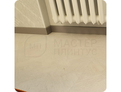 Плинтус ХДФ Dollken Cubu Flex Life 80мм Х 2,5 м 1245 Бронза в интерьере 4