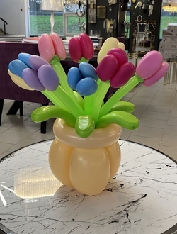 Корзинка с тюльпанами