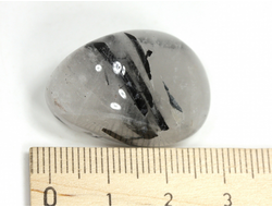 Кварц с черным турмалином (шерл), галтовка, Бразилия (29*20*17 мм, 13 г) №35101