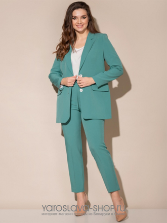 Женский трехпредметный комплект: брюки и жакет зеленого цвета и белый топ