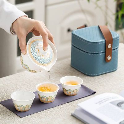 Набор посуды в дорожном кейсе (белый)