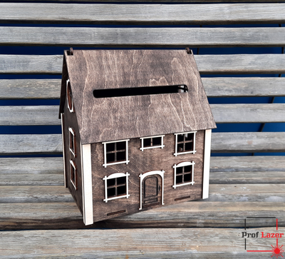 Домик-копилка "365 дней" с белой гравировкой