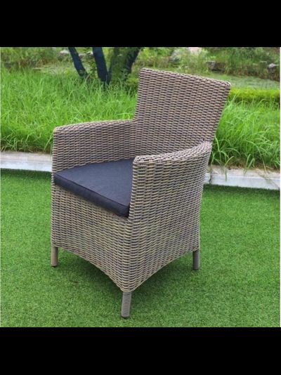 Плетеное кресло MILANO из искусственного ротанга темно-коричневого цвета.