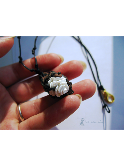 Зимняя Роза. Необычный кулон в виде розы из полимерной глины