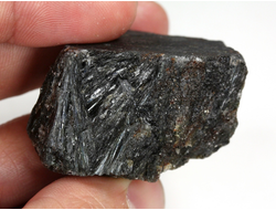 Нуумит (жедрит-антофиллит), необработанный образец, Гренландия (43*32*22 мм, 40 г) №29925