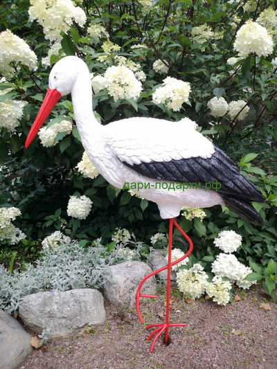 Аист  115*72 см  2,8кг  полистоун Россия 2859/012484  Аист - является символом новой жизни. Согласно русским народным поверьям, аист - птица, приносясчастьВаш е щая в дом. Также аист покровительствует рождению детей.