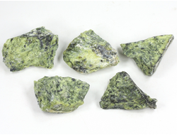 Змеевик, необработанный, дикий образец в ассортименте, Россия, КЧР, Урупский район (30-40 мм, 14-16 г) №37813