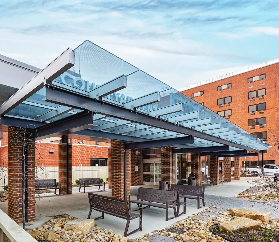 Стеклянный козырек