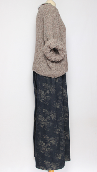 БРЮКИ-ЮБКА джинс-гобелен "БЕЗ КАРМАНОВ" размвтые цветы черные, синие р.46-54