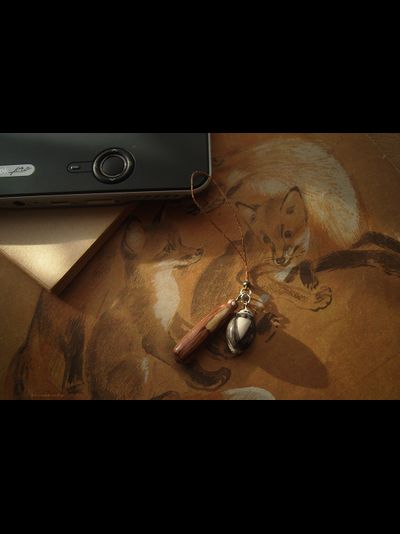 Необычный брелок-подвеска для мобильного "Пуаро и Гастингс"