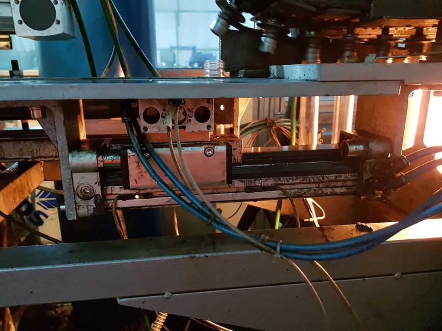 Бесштоковые цилиндры на машине выдува ПЭТ