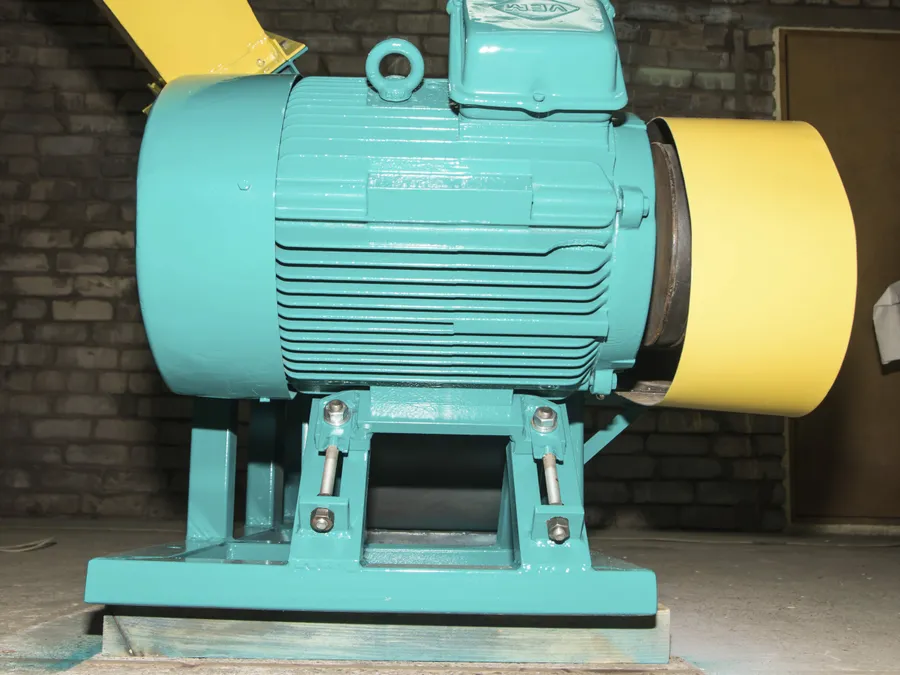 Дробилка комплектуется электродвигателями 15 кВт, 18,5 кВт, 22 кВт, 30 кВт.