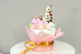 Кулич фисташковый со взбитым ганашем и малиной "Зайчата"