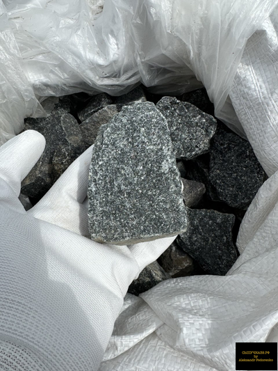 серый декоративный щебень