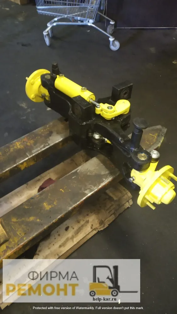 На складе БУ погрузчик