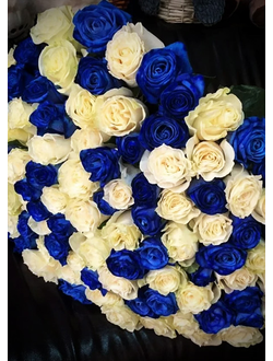 Букет "Бриллиант" из 101 белой и синей розы (Эквадор) 60 см
