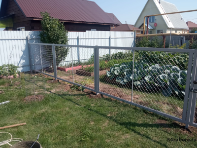 Забор из сетки рабица (в рамке)