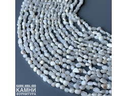 Лунный камень со слабой иризацией малая галтовка камешки 5-9 мм, цена за нить 19 см
