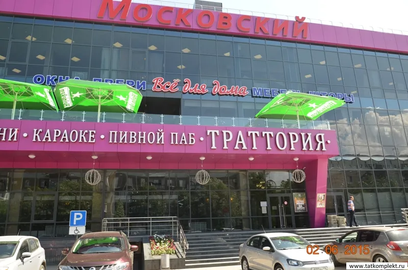Стеклянные ограждение балкона пивного паба Тараттория, в г. Казани, ул. Галимджана Баруди, д.8. Ограждение с закаленным стеклом 8мм. стойки из нержавеющей стали. Для заказа нержавеющих перил и стеклянных ограждений звоните по телефону +78432407090