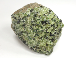 Хризолит (Перидот, Оливин), кристаллы на породе, США (51*38*36 мм, 112 г) №38097