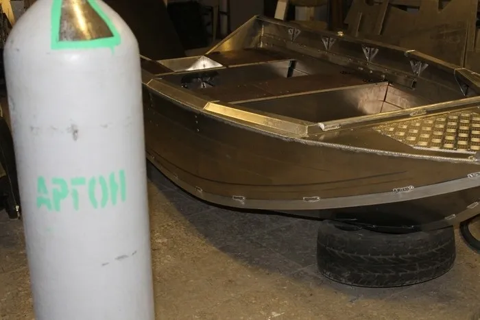 Моторная лодка из алюминия под заказ в Екатеринбурге. Lotos 360