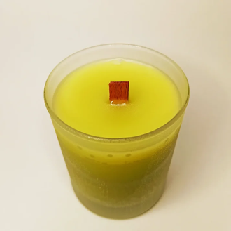 aroma-svecha-s-derevyannym-fitilem-dubovyj-moh