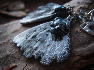 Серьги-крылышки с лягушками "Порхающие в туманном лесу"