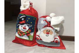 Декоративные мешки с подарками приготовлены :)