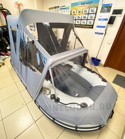 Тент ходовой Ривьера Компакт 3200 с носа слева