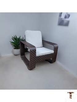 Кресло в оригинальном плетении