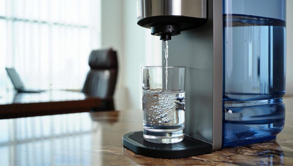 Современный пурифайер в офисном центре Волгограда, обеспечивающий защиту от химии.