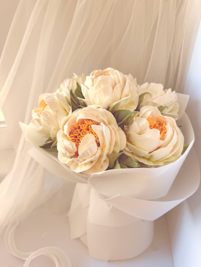 Свадебный букет из зефирных пионов