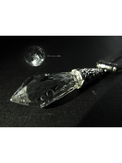 Ледяной кристалл. Кулон с кристаллом в стиле фэнтези