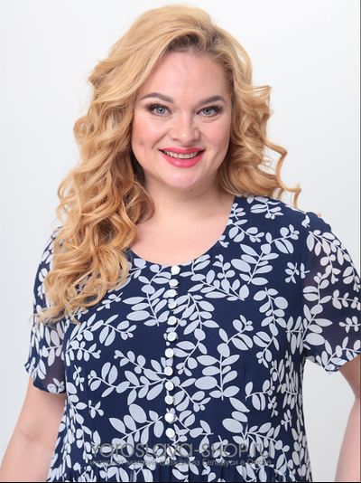 Платье нарядное из шифона с лиственным принтом на синем