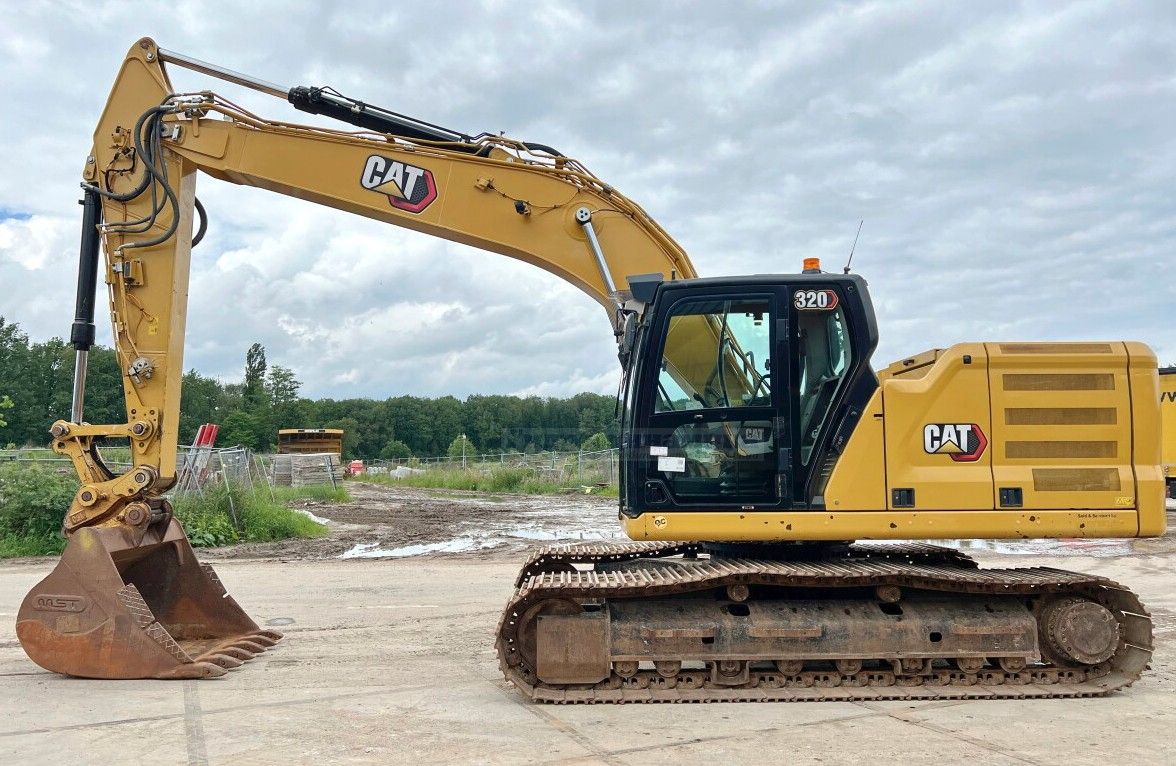 Гусеничный экскаватор Caterpillar 320 с комплектом уплотнения