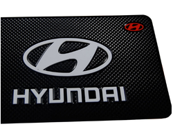 Коврик на торпеду с логотипом HYUNDAI