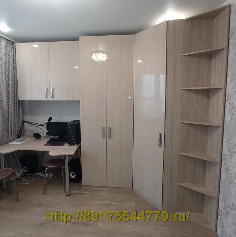 011 Встроенный угловой шкаф и стол.
Фасады панели AGT 609 HG Дуб Белёный.
