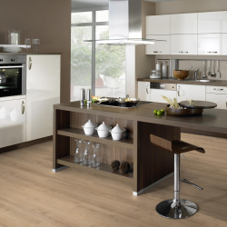 Ламинат Wineo Дуб Италия Песок LA219LV4 в интерьере кухни