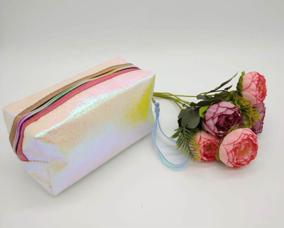 Косметичка женская с голографическим и шейкер эффектом на молнии, 18*9,5*7,5см, Цвет: Розовый, Синий, Золотистый, Малиновый