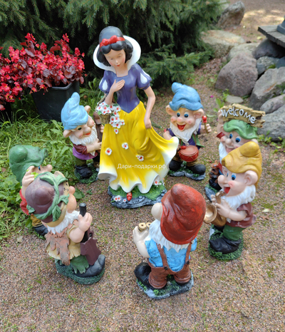 Белоснежка с цветами 71*36см  3,7кг  0,11м3  полистоун Россия 4758/012644* Не боится влаги и перепадов температур