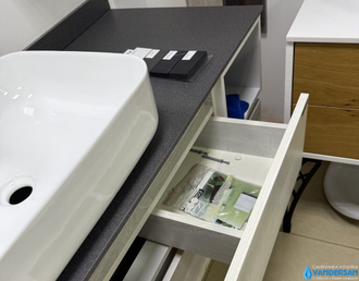 ТУМБА-УМЫВАЛЬНИК "ПРАГА-120" ДУБ БЕЛЫЙ С СЕРОЙ СТОЛЕШНИЦЕЙ, С РАКОВИНОЙ COMFORTY T-Y9378 + ЗЕРКАЛО-ШКАФ "ПРАГА-120" ДУБ БЕЛЫЙ