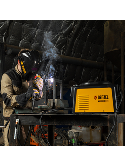 Аппарат инвертор. дуговой сварки SDM-220 Top, 220 А, ПВ 60% кейс Denzel